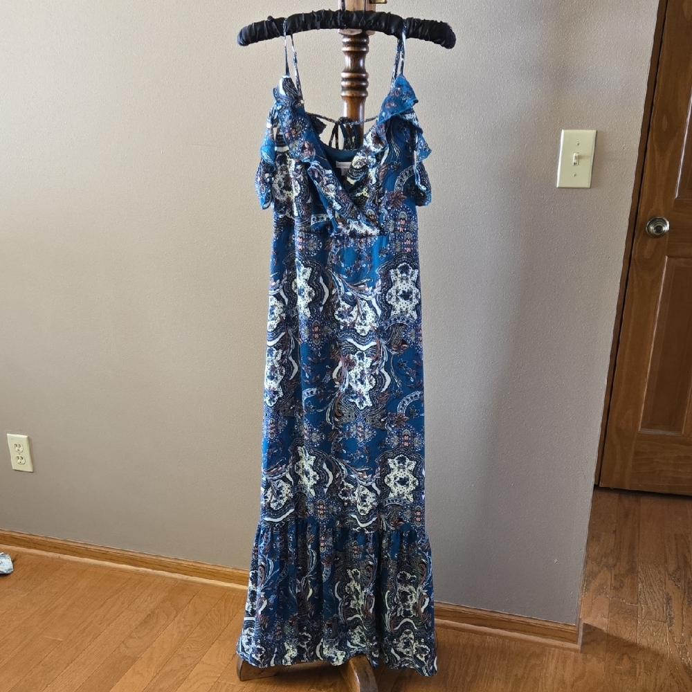 Elegant Blue Paisley Maxi Dress
